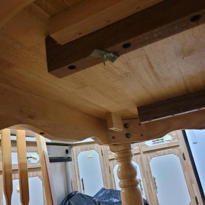 Wooden Kitchen Table with Leaf and Four Chairs (K-CE)