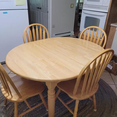 Wooden Kitchen Table with Leaf and Four Chairs (K-CE)