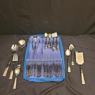 Reed and Barton 'Evergreen' Pattern Flatware Set (L-CE)