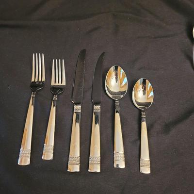 Reed and Barton 'Evergreen' Pattern Flatware Set (L-CE)