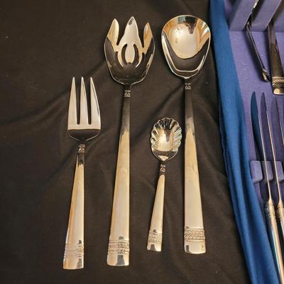 Reed and Barton 'Evergreen' Pattern Flatware Set (L-CE)