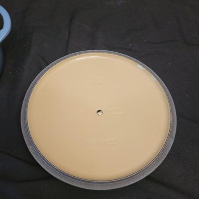 Le Creuset Cast Iron Round Dutch Oven (L-CE)