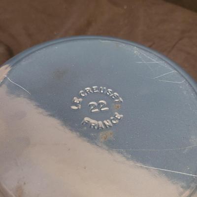 Le Creuset Cast Iron Round Dutch Oven (L-CE)