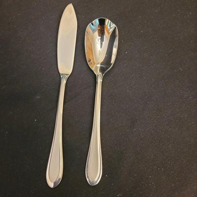 Oneida 'Joann' Pattern Flatware Set (L-CE)