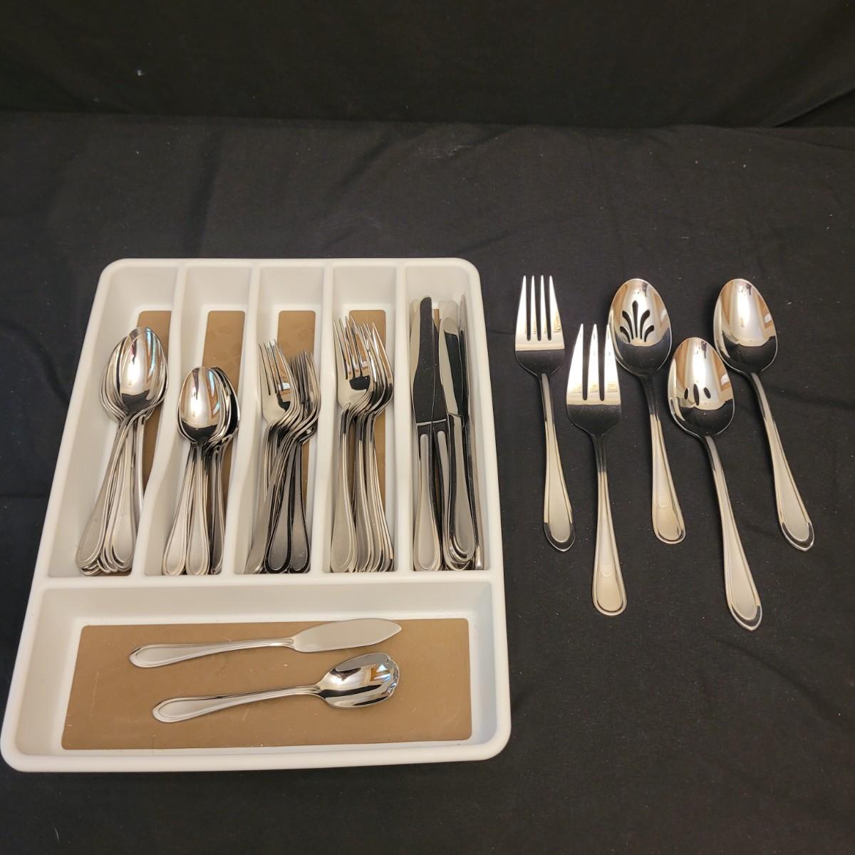 Oneida 'Joann' Pattern Flatware Set (LCE)