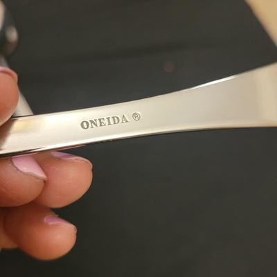 Oneida 'Joann' Pattern Flatware Set (L-CE)