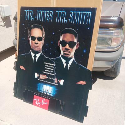 "MEN IN BLACK" 3D CARDBOARD FREE STANDING MOVIE THEATRE AD