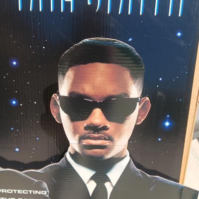 "MEN IN BLACK" 3D CARDBOARD FREE STANDING MOVIE THEATRE AD