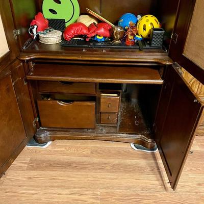 Hideaway desk armoire