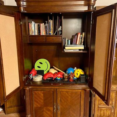Hideaway desk armoire
