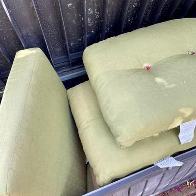 Outdoor cushion lot