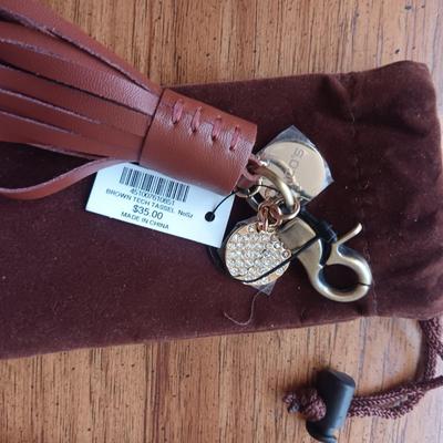 VINTAGE VIEW MASTER, ART SUPPLIES, CHICO'S CELL PHONE CHARGER KEYCHAIN AND MORE
