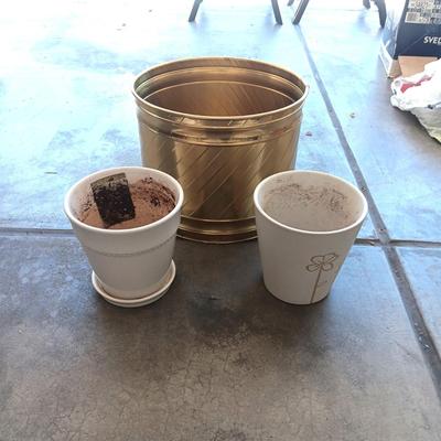 2 CLAY FLOWER POTS AND 1 LARGE BRASS PLANTER