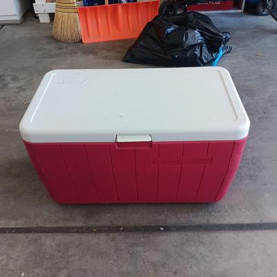 LARGER COLEMAN FOOD/BEVERAGE COOLER