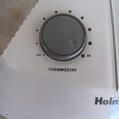 HOLMES ELECTRIC TOWER QUARTZ HEATER