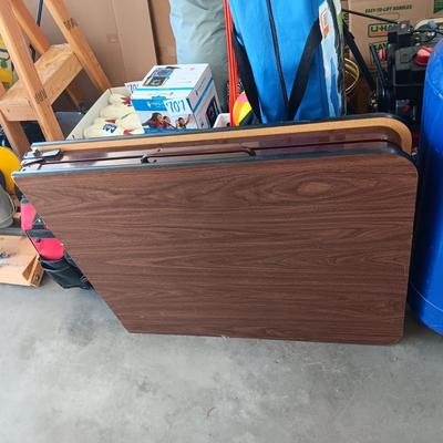 FOLDING 6 FOOT TABLE