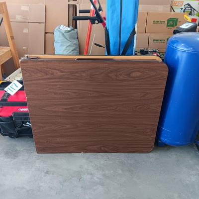 FOLDING 6 FOOT TABLE