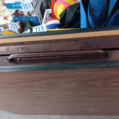 FOLDING 6 FOOT TABLE