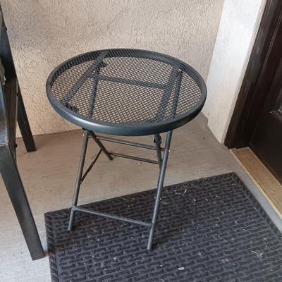 METAL BENCH WITH CUSHION AND FOLDING MESH TABLE