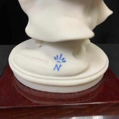 Giuseppe Armani Figurine - Lady with Parasol