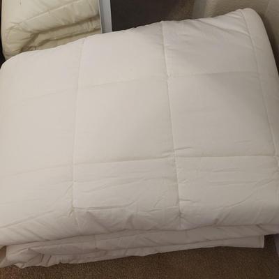 LL BEAN QUEEN SIZE IVORY COMFORTER