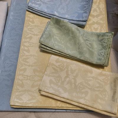 LINEN TABLECLOTHS, NAPKINS AND PLACEMATS PLUS BUNNY NAPKIN RINGS