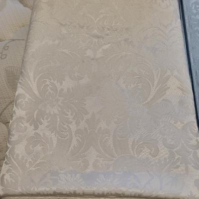 LINEN TABLECLOTHS, NAPKINS AND PLACEMATS PLUS BUNNY NAPKIN RINGS