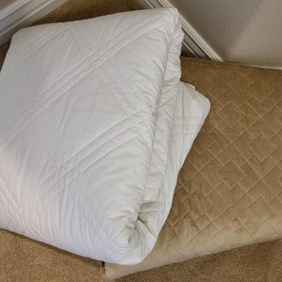 2 QUEEN QUILTS