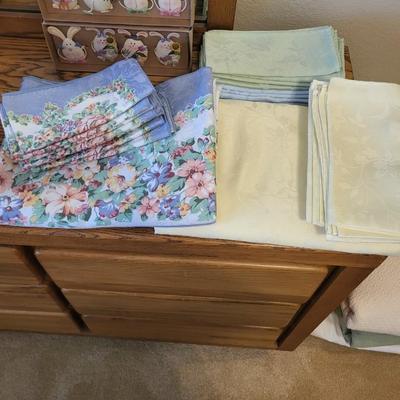 LINEN TABLECLOTHS, NAPKINS AND BUNNY NAPKIN RINGS