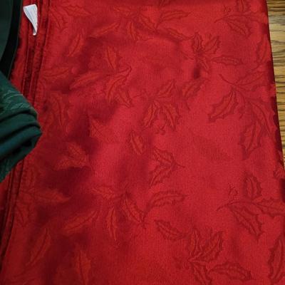 HOLIDAY LINEN TABLECLOTHS AND NAPKINS