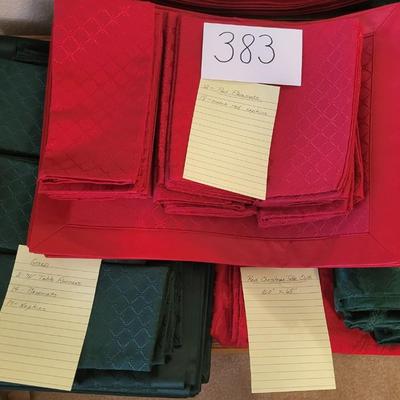 HOLIDAY LINEN TABLECLOTHS AND NAPKINS
