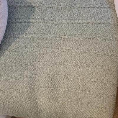 2 QUEEN BLANKETS AND BEDSKIRT