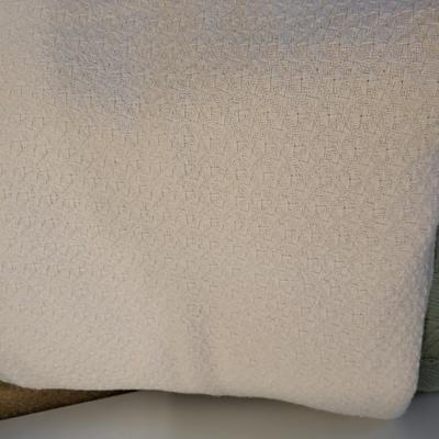2 QUEEN BLANKETS AND BEDSKIRT