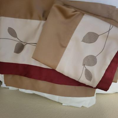 COMPLETE QUEEN SIZE BEDDING