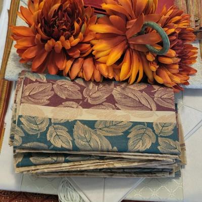AUTUMN TABLECLOTHS, TABLE RUNNERS, NAPKINS, PLACEMATS & HANDMADE QUILT