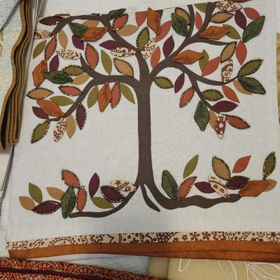 AUTUMN TABLECLOTHS, TABLE RUNNERS, NAPKINS, PLACEMATS & HANDMADE QUILT