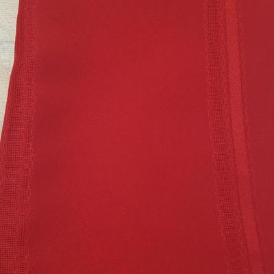 LINEN TABLECLOTHS AND NAPKINS
