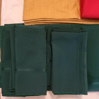 LINEN TABLECLOTHS AND NAPKINS