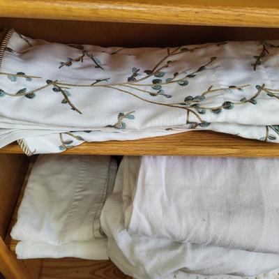 QUEEN SHEETS AND VALANCES