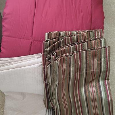 QUEEN COMFORTER, VALANCE & PILLOWCASES