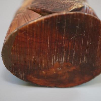 ANTIQUE CHINESE CARVED FOO DOG OF 6" IN HEIGHT