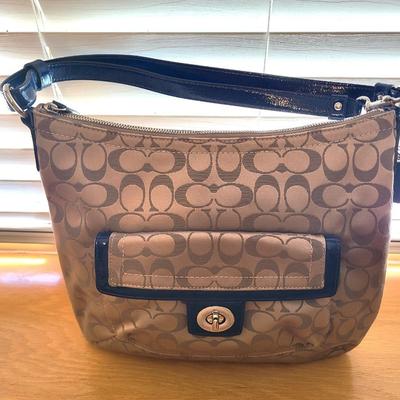 AUTHENTIC COACH PURSE