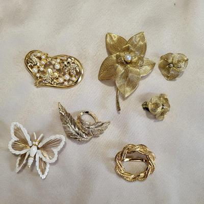 W GERMANY BROOCH W/MATCHING EARRINGS, 4 OTHER BROOCHES