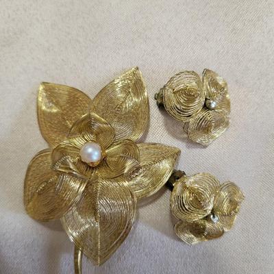 W GERMANY BROOCH W/MATCHING EARRINGS, 4 OTHER BROOCHES