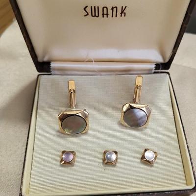 SWANK CUFFLINKS/TIE TACKS, SETS OF JEWELRY AND BROOCHES