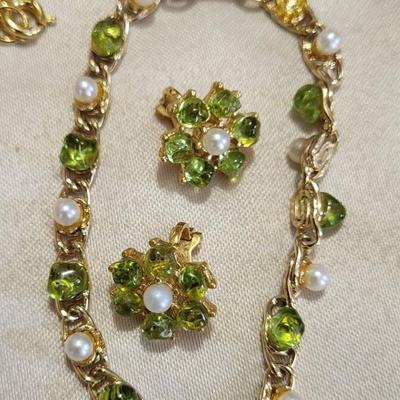 NICE COLLECTION OF COSTUME JEWELRY