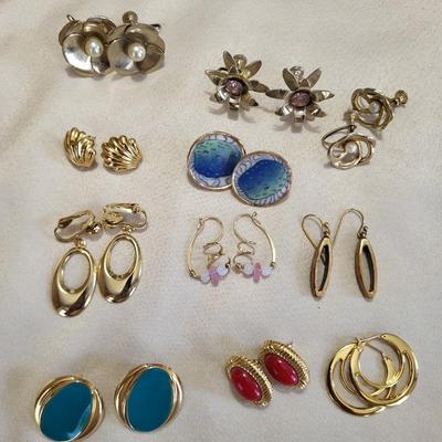 COSTUME JEWELRY EARRINGS