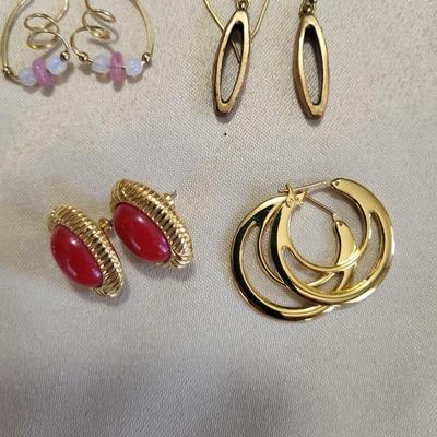 COSTUME JEWELRY EARRINGS
