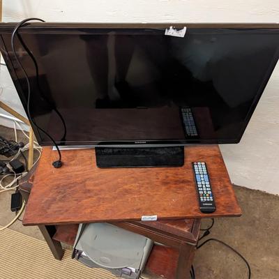 28" Samsung TV UN28H4000AF