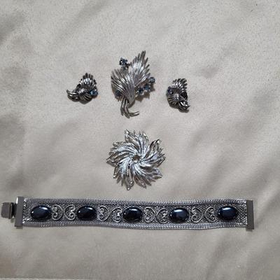 LISNER BROOCH SET, BRACELET AND PIN